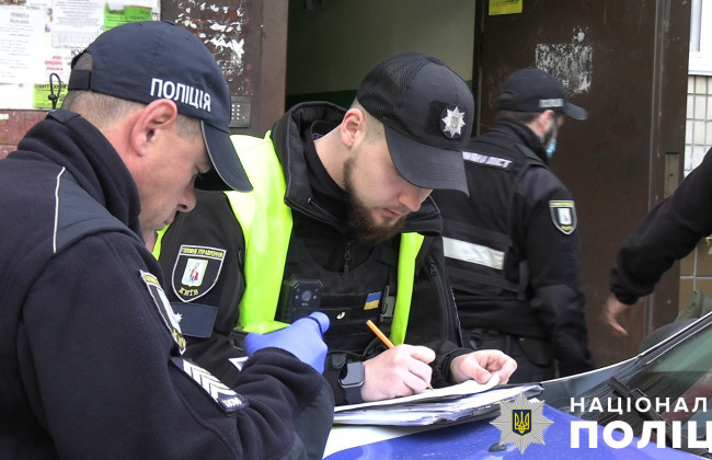 На столичной Оболони во время семейной ссоры мужчина нанес брату несколько ножевых ранений