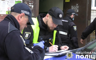 На столичній Оболоні під час сімейної сварки чоловік завдав братові кілька ножових поранень