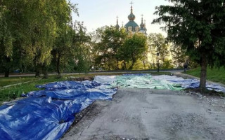 В Киеве ночью снесли храм-МАФ возле Десятинной церкви, фото
