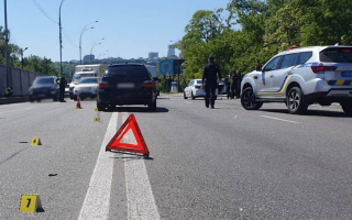 У Києві сталася потрійна ДТП, в якій загинула півторарічна дівчинка і постраждала вагітна жінка, фото з місця трагедії