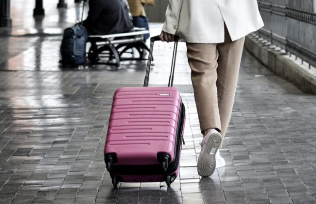 Госрегистратор горсовета выехала за границу после начала войны, не появлялась на работе до ноября 2022 года и затем решила обжаловать свое увольнение – что решил Верховный Суд