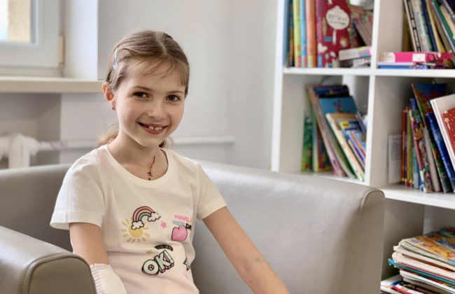 Шесть лет не могла есть: во Львове спасли девочку, которая выпила моющее средство