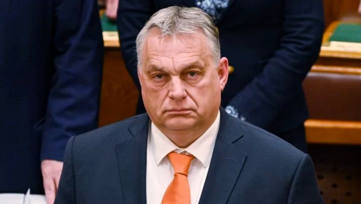 Фицо находится между жизнью и смертью, — Орбан