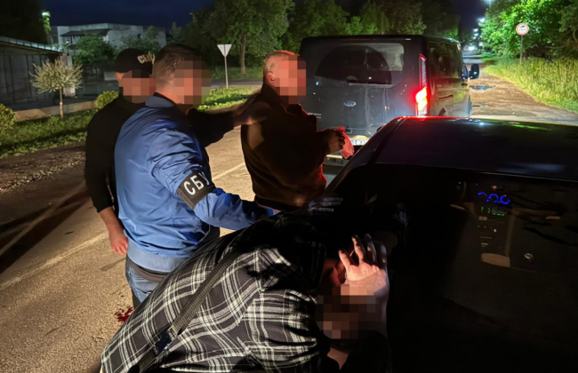 Переправляли мужчин в Венгрию за 6 тысяч долларов вне пункта пропуска: разоблачены два участника схемы