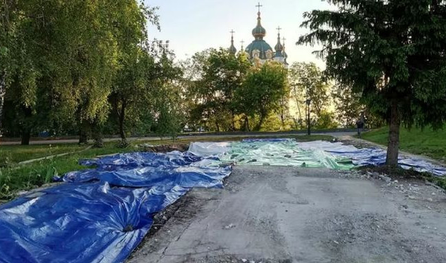 В Киеве ночью снесли храм-МАФ возле Десятинной церкви, фото