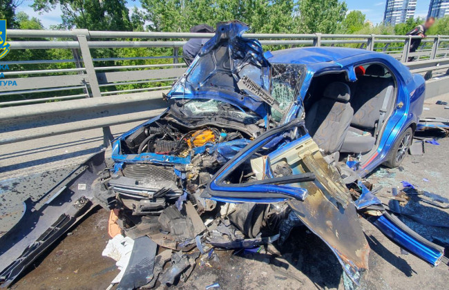 Смертельное ДТП на Броварском проспекте: погиб ребенок, беременная женщина и мужчина в тяжелом состоянии