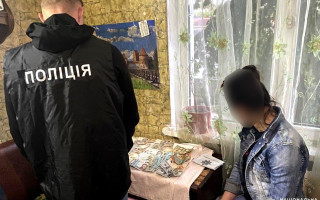 Жительница Ровно украла у предпринимателя сумку с деньгами и документами, пока та разговаривала с покупателем