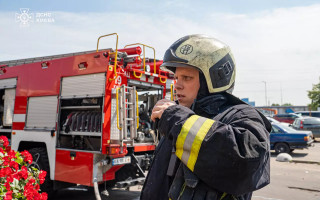 В Деснянському районі столиці за ранок сталися дві пожежі