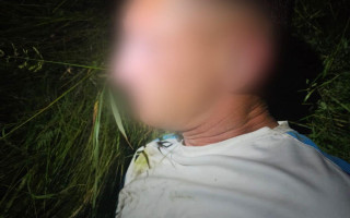 На Київщині чоловік напав з ножем на правоохоронця, за що отримав постріл в ногу