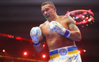 Усик відправився до лікарні після бою з Ф'юрі: була підозра на перелом щелепи