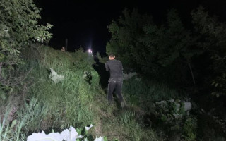 У Луцьку бійці ДСНС врятували хлопця, який заблукав у заростях над обривистим берегом