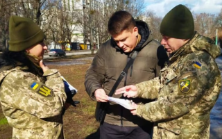 Представники ТЦК при перевірці документів зобов’язані пред’явити посвідчення особи, уповноваженої вручати повістки