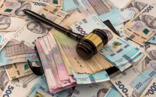 Суд постановив, що перерахування суми у гривні за офіційним курсом НБУ не вважається належним виконанням судового рішення
