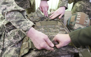 Раді пропонують зрівняти жінок і чоловіків, які мають дітей до 18 років, у праві на звільнення з військової служби під час війни