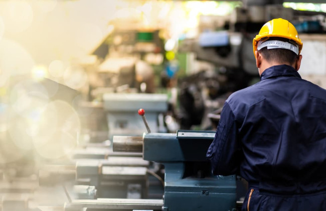 Минстратегпром расширил критерии бронирования работников на оборонных предприятиях: основные изменения и список документов