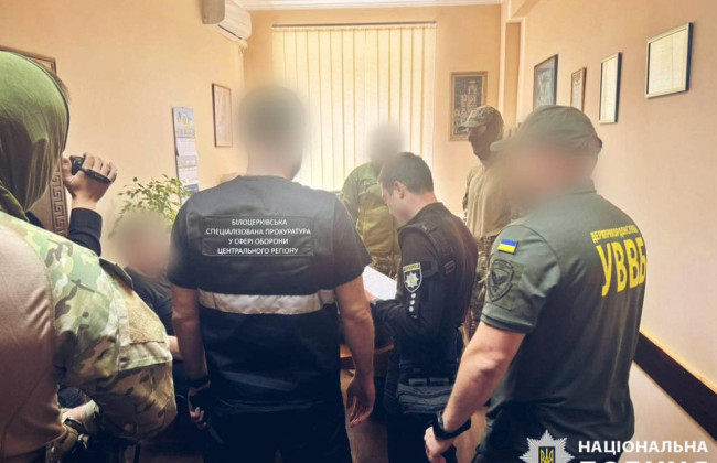 На Киевщине руководителя предприятия подозревают в поставке некачественной военной одежды