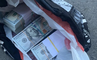 На Одещині громадянин Молдови намагався незаконно провезти 150 тисяч доларів