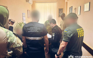 На Київщині керівника підприємства підозрюють у постачанні неякісного військового одягу