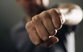 На Львівщині чоловік побив поліцейського через страх отримати повістки: що вирішив суд