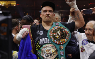 Олександр Усик показав, як виглядає через три дні після бою з Тайсоном Ф’юрі, фото