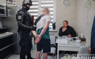 Від $300 до $700 за водійське чи посвідки на проживання за кордоном: ліквідовано мережу типографій