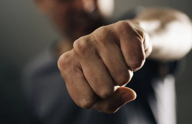 На Львовщине мужчина избил полицейского из-за страха получить повестки: что решил суд