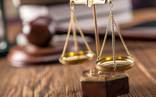 Мужчина через 20 лет хотел установить факт родственных отношений с умершим братом ради наследства: что решил суд