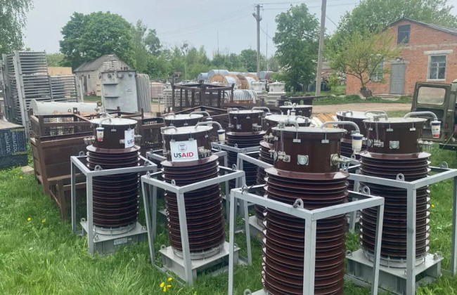 США передали Харькову более 100 единиц энергетического оборудования