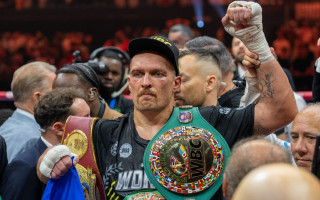 Олександр Усик має шанс зберегти пояс чемпіона у надважкій вазі IBF до реваншу з Ф'юрі