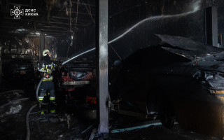 У Києві сталася пожежа на СТО в Оболонському районі