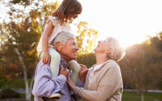 Що робити бабусям і дідусям у випадку заборони спілкуватися з онуками: роз’яснення