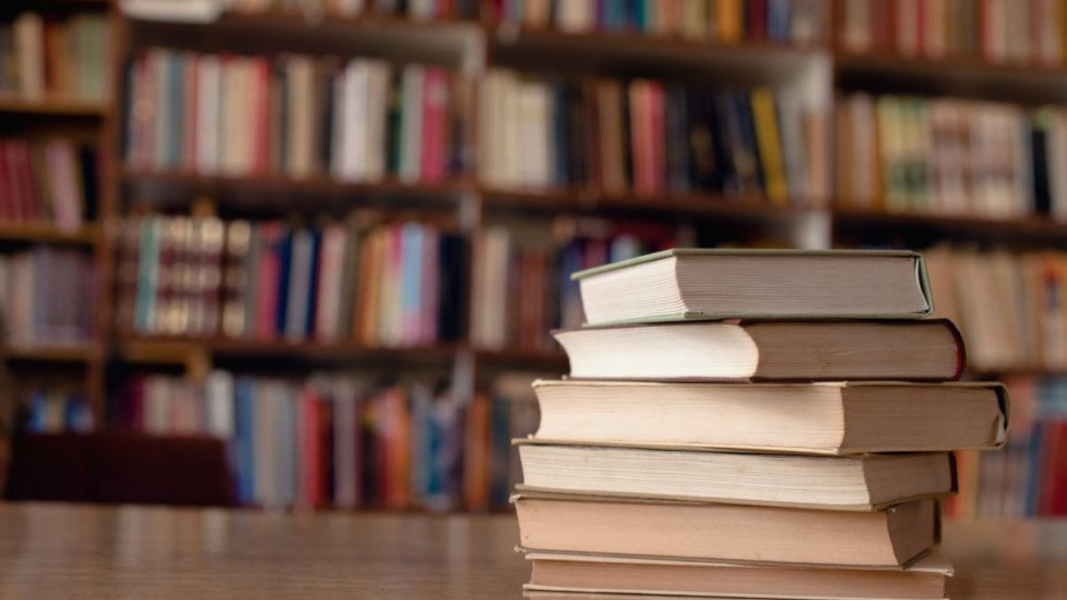 Рада прийняла закон про субсидії для книгарень та державну допомогу українцям на придбання книжок