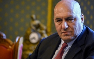 Міністра оборони Італії госпіталізували через біль у грудях