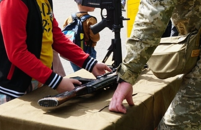 В Раде считают, что новый предмет «Защита Украины» даст всем учащимся возможность получить начальную общевоенную подготовку