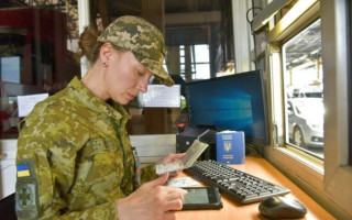 В ДПСУ уточнили, що чоловіків на кордоні будуть пропускати лише з паперовими військовими документами