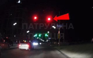 У Києві покарали водія Toyota, який проїхав перехрестя на червоний сигнал світлофора: відео