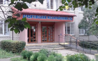 В Бердичеве суд принял решение отобрать детей у родителей, у которых при пожаре погиб младенец