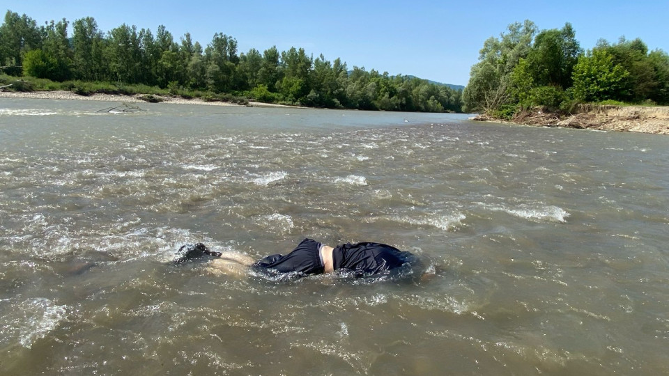 Плыл по реке без признаков жизни: пограничники обнаружили утопленника в Тисе