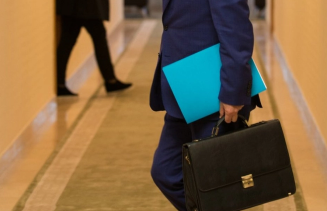 Кабмін змінив порядок надання відстрочок чиновникам-експертам, які аналізують нормативні акти в Уряді, Верховній Раді та Офісі Президента