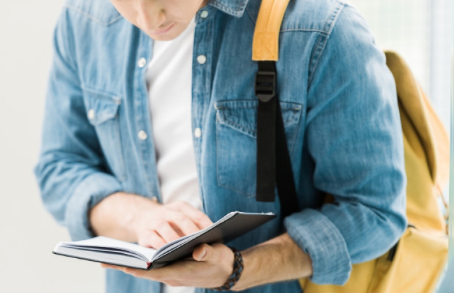 Студентам-парням, которые находятся за границей, отсрочат представление военно-учетных документов в учреждения образования