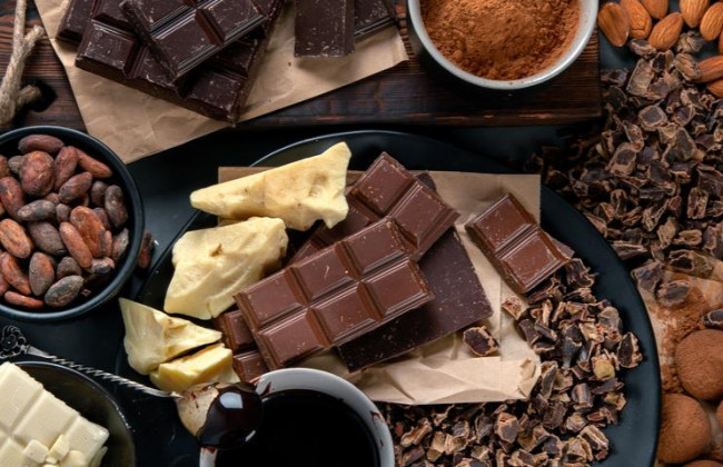 Швейцарские ученые создали новый вид шоколада: он не имеет ни грамма сахара в составе, но сладок по вкусу