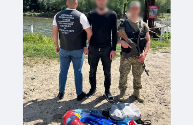 Одессит пытался сбежать из Украины на детском надувном матрасе