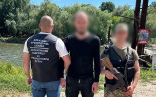 В Одесской области мужчина пытался пересечь границу на детском матрасе с «человеком-пауком», фото