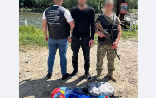 Одессит пытался сбежать из Украины на детском надувном матрасе