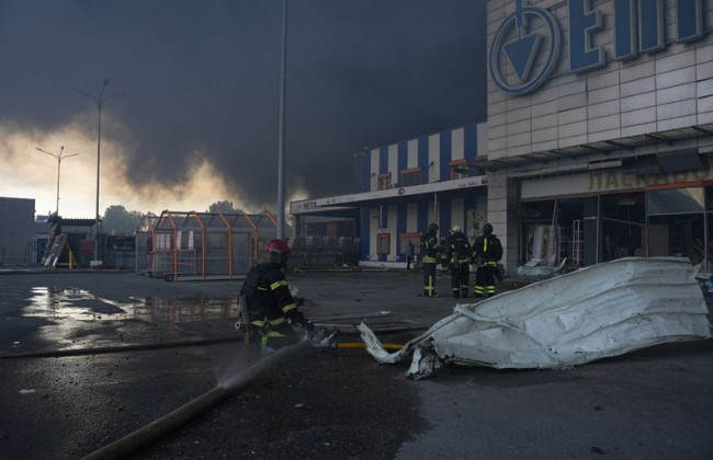 Російський удар по «Епіцентру» в Харкові: з’явилося відео зсередини гіпермаркету в момент удару
