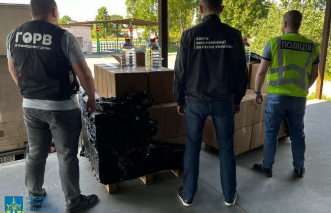 Изъяли товара на 1,7 млн грн: в Одесской области разоблачили подпольный цех по изготовлению алкоголя