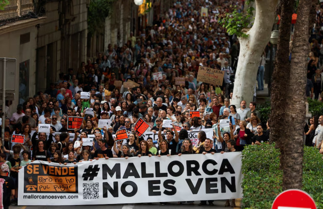 «SOS местные»: на Балеарских островах протестуют против массового туризма