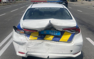 В Киеве произошло ДТП с участием служебного автомобиля патрульной полиции, фото