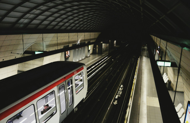 Во Франции мужчина с ножом напал на людей в метро, есть пострадавшие