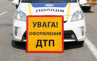 У Львові нетверезий водій хотів перекласти вину за ДТП на жінку, що стояла поруч з автомобілем